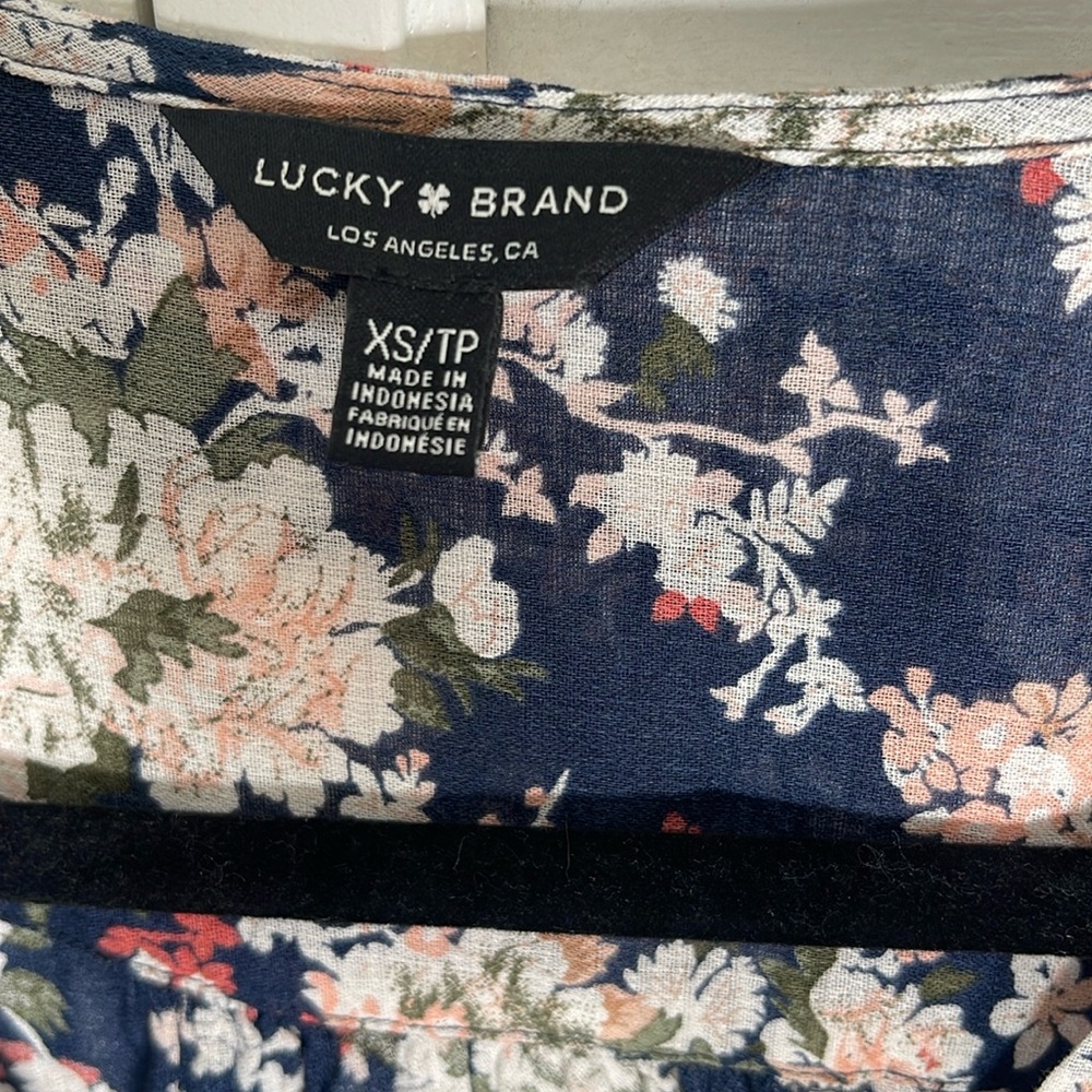 Lucky Brand, women’s Sawyer Wrap Top, size: XS. - Picture 3 of 9